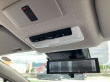 SOSコールつきなのでもしもの時にオペレーターと直接会話ができ安心です。(ご利用にはNissanConnectへの登録が必要です) スマートルームミラーなので後席に人や大きな荷物があっても後方確認がしやすいです。