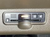 ハンドルの左下にETCがついています。高速道路の料金所の通過も楽々です。 カードの取り出しもしやすい場所についています。