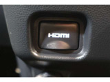 音声と映像が1本のケーブルで伝送できる便利なHDMIを装備しています。iPhoneやスマートフォンの画面と全く同じ画面がカーナビの画面に表示されるので、地図アプリや動画などのミラーリングが可能です。