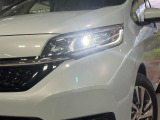 【LEDヘッドライト】悪天候や夜間走行時も良好な視界を確保し安心して運転できる高輝度LEDヘッドライトを装備!点灯速度が早く、消費電力も抑えられています。