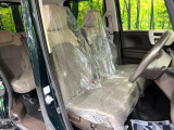 運転席まわりには十分なスペースがあり、大柄な方でもゆったり運転していただける環境です。