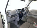 分かりやすく操作しやすい運転席まわりです☆