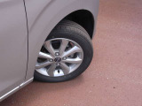 155/65R14タイヤ+専用アルミホイールです。スタッドレスタイヤや各種オプションのご注文も承っております(^^)!