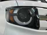 LEDヘッドライトは、点灯の瞬間から最大光量を発揮し、突然暗くなるトンネルなどでの安定感を高めます。