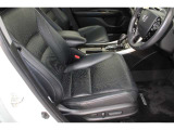 運転席8Wayパワーシート(シートメモリー付)