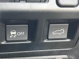 【パワーバックドア】スマートキーや運転席のボタンを押すだけでリアゲートが自動で開閉します!荷物を持っている時や、高い位置にあるバックドアを閉める際に便利な機能です♪