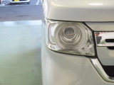 LEDヘッドライトは、点灯の瞬間から光量を発揮し、突然暗くなるトンネルなどでの安定感を高めます。