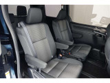 しっかりとしていて上質な座り心地のシートです。 座り心地も良くて長時間の運転も快適ですよ。 肌触りの良いシートが評判です。