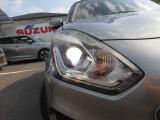 LEDヘッドライトです!暗くなった時に明るく照らしてくれるので安心して運転していただけます☆