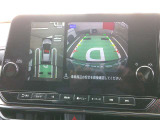 アラウンドビューモニターは、頭上より見えるような画像で車庫入れなど苦手な方にも簡単らくらく