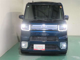 明度の高いLEDヘッドライトで、夜間の運転も安心です。