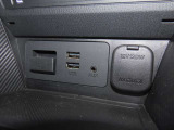 USB差込口・シガーソケット差込口がございます。