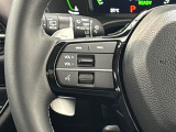 ★オーディオコントロールスイッチ★ステアリングにはオーディオコントロールスイッチが付いていますので、目線を正面から外すことが無く、また、ステアリングから手を離さずにオーディオ操作ができます