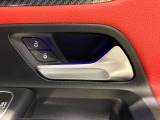 メモリー付き電動シートも装備されておりますのでシート位置を3パターン記憶できます。