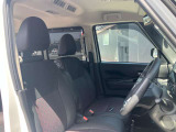 運転席まわりです。実際に座ってみて、乗り心地を体験してみてください,視界も良好です。