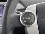 ステアリングスイッチ付き。前方から目を離すことなく操作することが可能です。