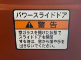 見た目が大事!な外装はぴかっとキレイに磨いており、経年のくすみもよみがえっております。ヘッドライトやドア周辺を磨く際にはマスキングテープを使用して保護しながら丁寧に作業をしております。