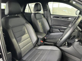 上質でドイツ車らしい、グレーを基調とした、かちっとした座り心地のレザーシートです。