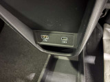 充電用USBポートとナビ接続可能なUSBジャックが付いています。