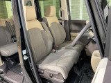 乗降がしやすい運転席。高さが調節できて小柄な方でも運転しやすいポジションをとることができます。
