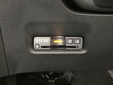ハンドルの左下にETC2.0がついています。高速道路の料金所の通過も楽々です。 カードの取り出しもしやすい場所についています。