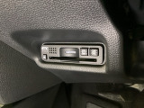 ハンドルの左下にETCがついています。高速道路の料金所の通過も楽々です。 カードの取り出しもしやすい場所についています。