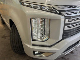 【LEDヘッドライト】悪天候や夜間走行時も良好な視界を確保し安心して運転できる高輝度LEDヘッドライトを装備!点灯速度が早く、消費電力も抑えられています。