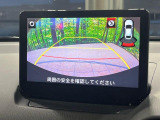 【バックカメラ】駐車時に後方がリアルタイム映像で確認できます。大型商業施設や立体駐車場での駐車時や、夜間のバック時に大活躍!運転スキルに関わらず、今や必須となった装備のひとつです!