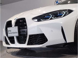 【レーザーライト】ブルーのデザインとBMW Laserのロゴにより視覚的にも個性を主張するレーザーライト。ハイビームモードを設定すると最長600mまでの距離を照射。夜間におけるドライビングの快適性を向上させますS