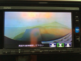 【バックカメラ】運転が苦手な方も車庫入れラクラクです!ギアをリバースに入れれば自動的に切り換わりますので、面倒な操作は不要です♪狭い駐車場もお車を傷つけず安心ですね!