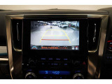バックモニターがあれば車庫入れ時など、後ろが確認できて安心です。運転に自信がない方にはおすすめの装備です。ただし、バック時目視での確認も忘れずに。
