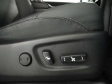 パワーシート搭載。微妙な調整が手軽にでき、ピッタリのポジションで運転することが可能です。