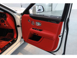 Contrast Seat Piping
