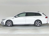 当店は、隣接地に新車ショールームを構え、徒歩数分の場所にはVW車のサービス拠点としては、全国最大規模の港北カスタマーサービスセンターを構え、お客様の様々なニーズにお応えできる体制でお待ちしております。