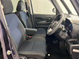 【運転席シート】ゆったりと広々した空間です。ストレスなく運転ができますよ!