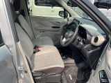 シートリフター付きなので、運転席の座面の高さの調整ができます。視界も広いので、運転しやすいクルマです。