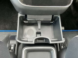 ドリンクホルダーがあるのはとっても便利!折りたたむとコンパクトに収納できます☆