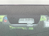 【三菱e-Assist】走行中に前方の車両等を認識し、衝突しそうな時は警報とブレーキで衝突回避と被害軽減をアシスト。より安全にドライブをお楽しみいただけます。