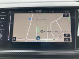 スマートフォン用アプリ[Apple CarPlay][Android Auto]対応の純正ナビ Discover Pro を装備、ラジオ、地デジTV、Bluetoothハンズフリー通話にも対応。