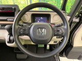 インテリアに合わせたデザインのステアリングは、運転される方のことも考え、運転しやすい形状、大きさです。是非一度、実際に触ってお確かめください。