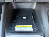 スマホを置くだけで充電が可能です!