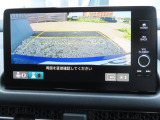 リアワイドカメラシステム!従来の視野に加えて、後方側方を約180&deg;まで見えるワイドビューと、後方を真上から見たような視野で駐車時などに便利なトップダウンビューの3つの視野があります!