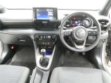 運転席からの視界はこんな感じです☆お気軽にご来店いただき、実際に座って是非お確かめください。ドライバーに寄り添う快適な操作フィールをもたらすステアリングです。