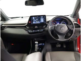 オシャレなインテリアで運転する気分も盛り上がりますよね^^