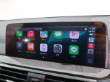 【アップルカープレイ】iPhoneがBMW車両とワイヤレスで接続されます。Apple CarPlayでは、オーディオストリーミングやメッセージングアプリがディスプレイに表示されます。