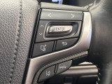【レーントレーシングアシスト】高速道路走行時、車線からはみ出しそうになるとレーンの中央を走るようにステアリング操作をアシスト。より安全な運転をサポートしてくれます!