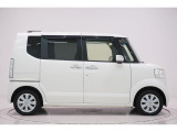 県内13店舗にて常時500台以上ダイハツ車を展示中です。見て、触って、納得のいく一台をぜひ見つけてください。