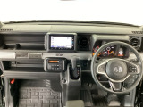 【前方視界】開放的な前方視界!運転がしやすく疲れにくいです♪窓が大きく、見通しがとっても良いおクルマですよ♪