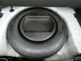 【応急用タイヤ】応急用タイヤが付属します。こちらもしっかりと点検してお渡しいたします。