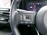 ハンドルスイッチで車両設定・オーディオの選曲や音量調整などが出来、安全性もアップ。